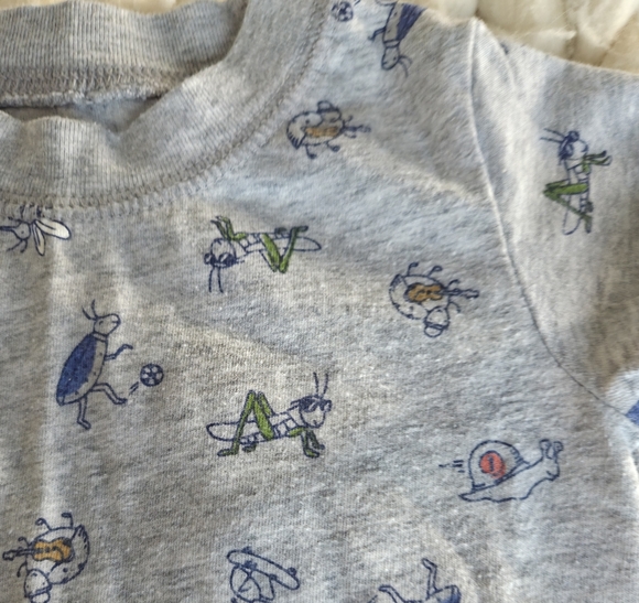 2 Carters Rompers - Picture 3 of 10